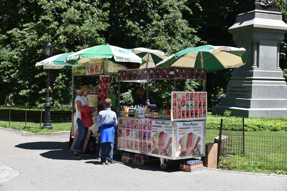 Les nombreux stands et kiosks pour acheter de la nourriture