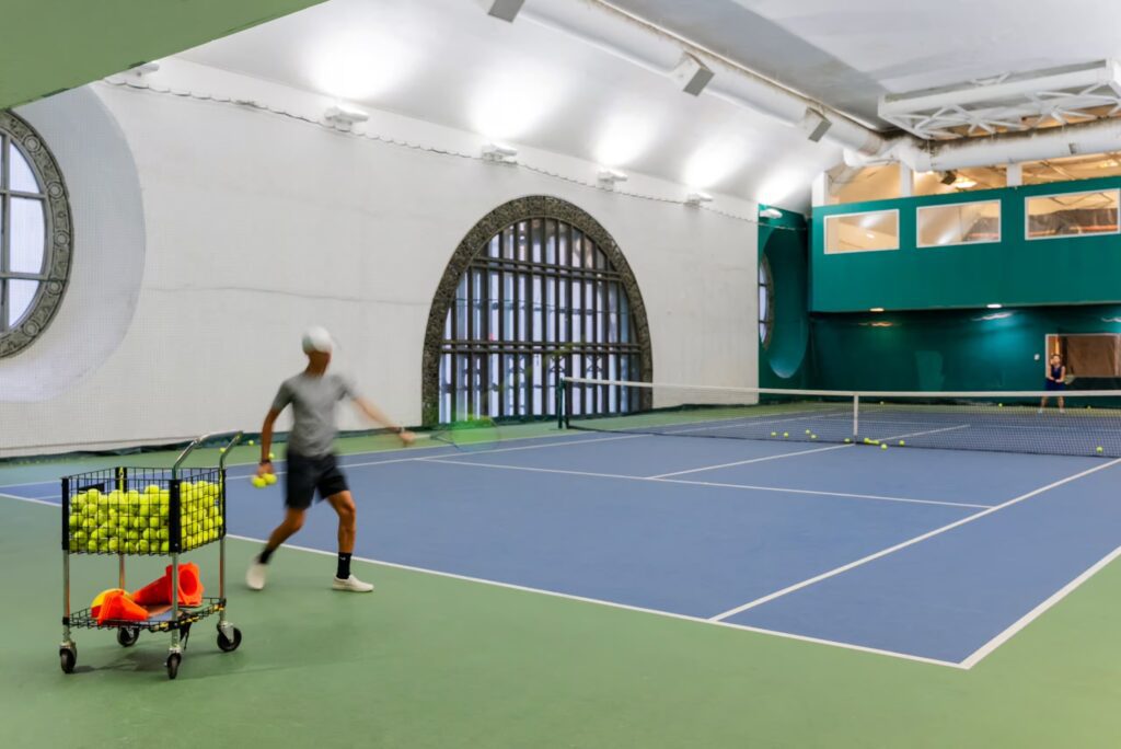 Les courts de tennis de Grand Central, bien cachés