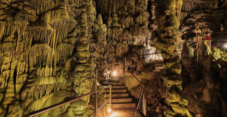 Visitez la célèbre grotte de Zeus