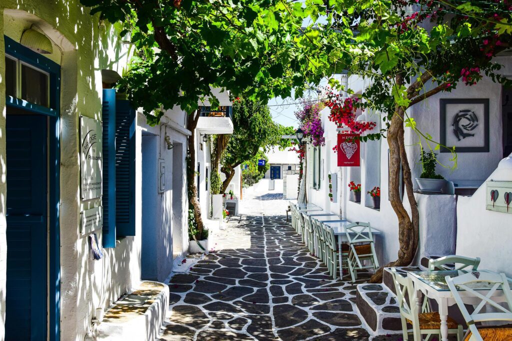 Les ruelles magnifiques des villages de Santorin