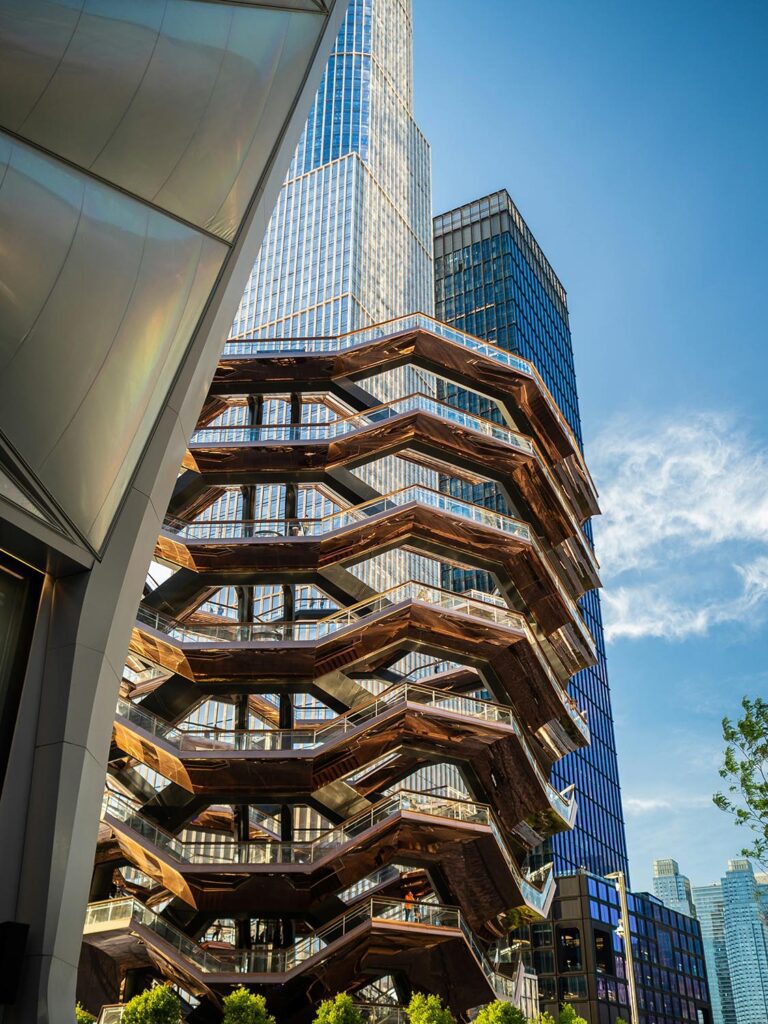 L'œuvre détonne en plein cœur du Hudson Yards