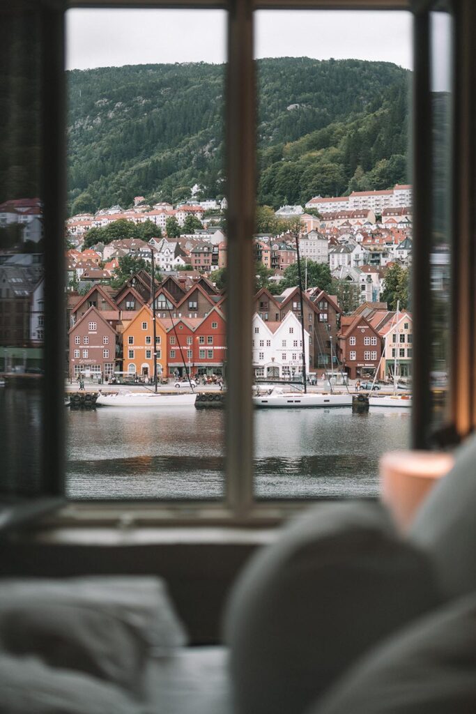 Une vue imprenable sur Bryggen et le port de Bergen