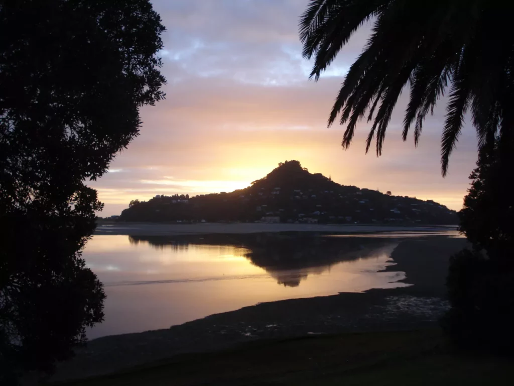 Le Mont Paku qui se détache au coucher de soleil