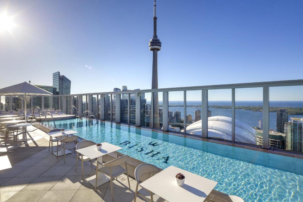 La vue sur la tour de Toronto depuis le Bisha Hotel Toronto