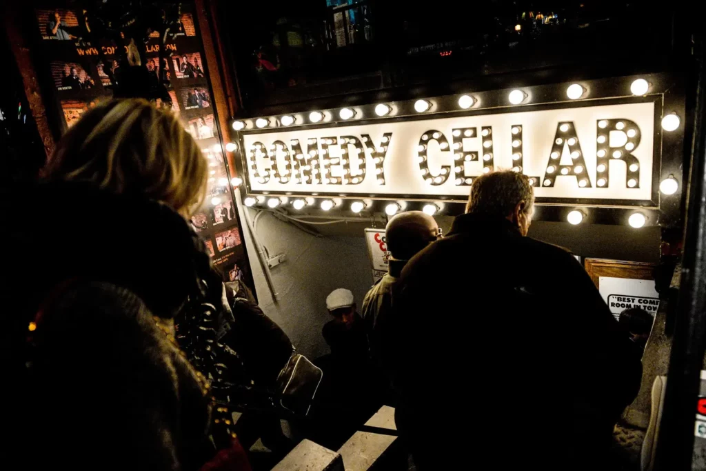 L'entrée du Comedy Cellar