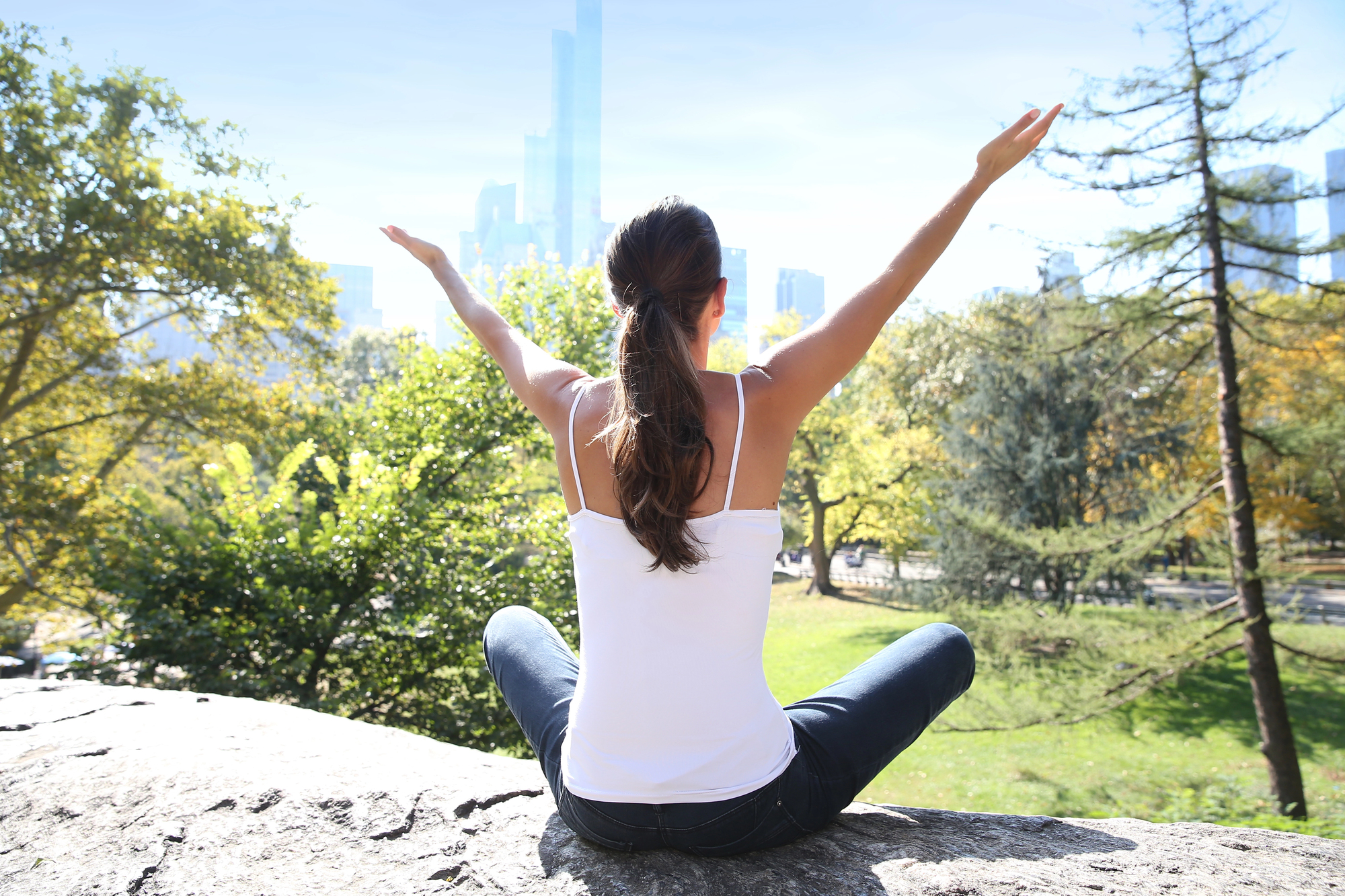 Faire des étirements à Central Park une fois la course terminée