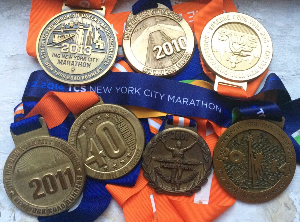 Les médailles des coureurs du marathon de New York