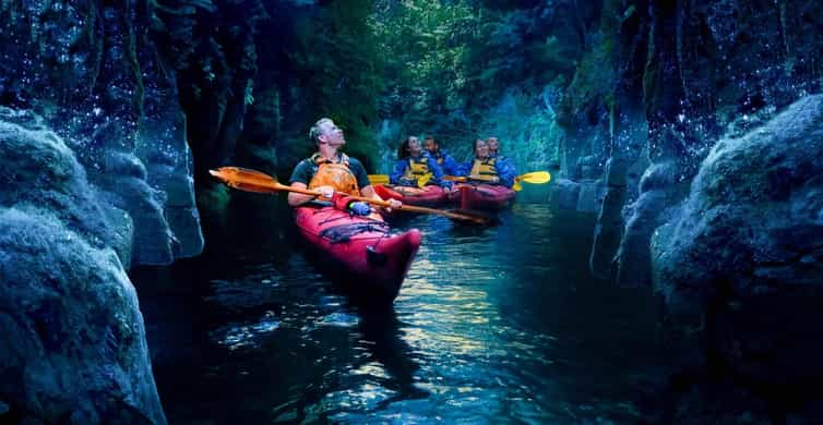 Observez les vers luisants de nuit en kayak