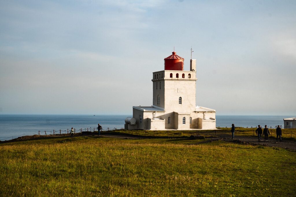 L'incontournable phare dominant le promontoire