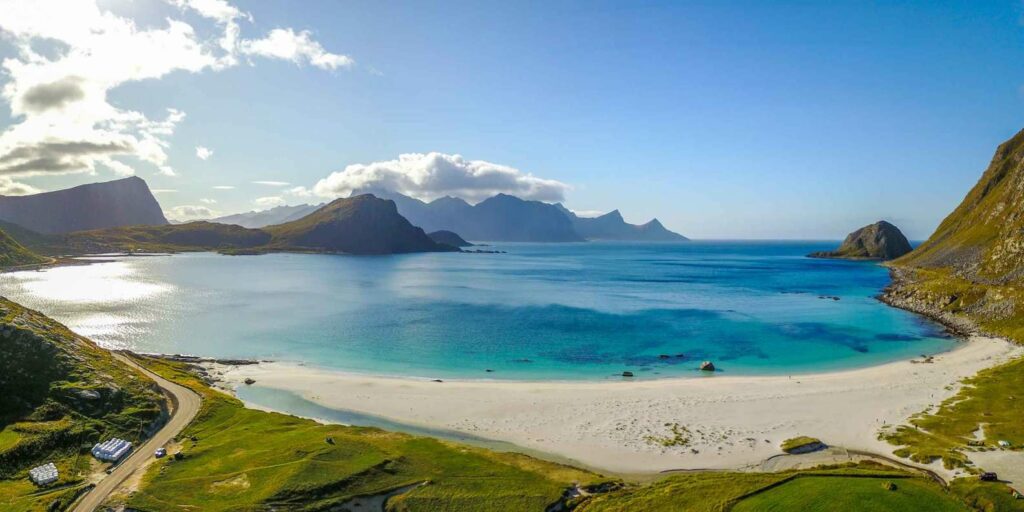 La superbe plage d'Haukland, dans les Lofoten