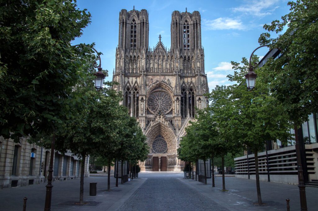 Visitez la Cathédrale Notre Dame à Reims, France