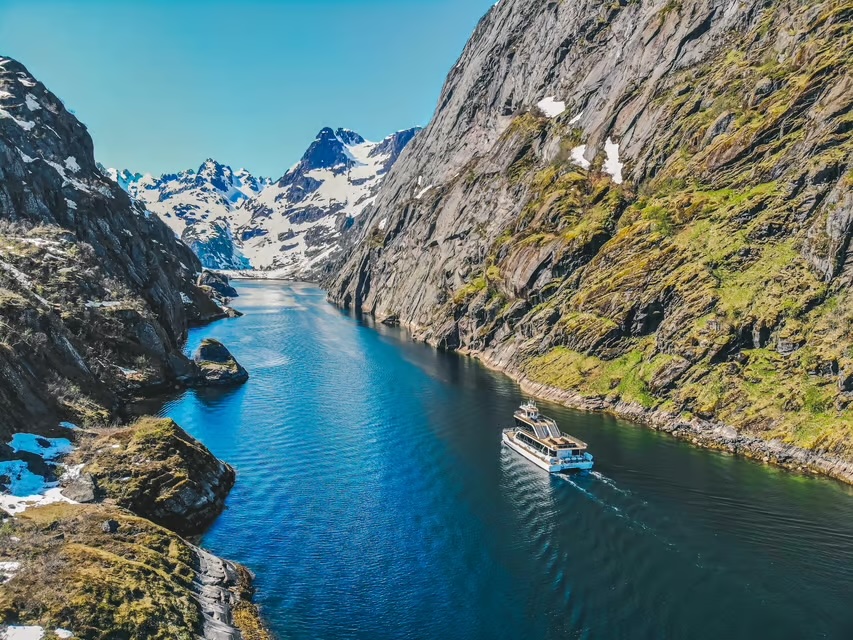 L'entrée dans le fjord