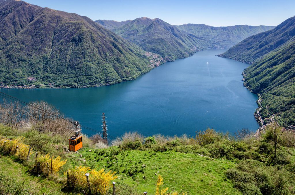 Le téléphérique d'Argegno, surplombant le Lac de Côme