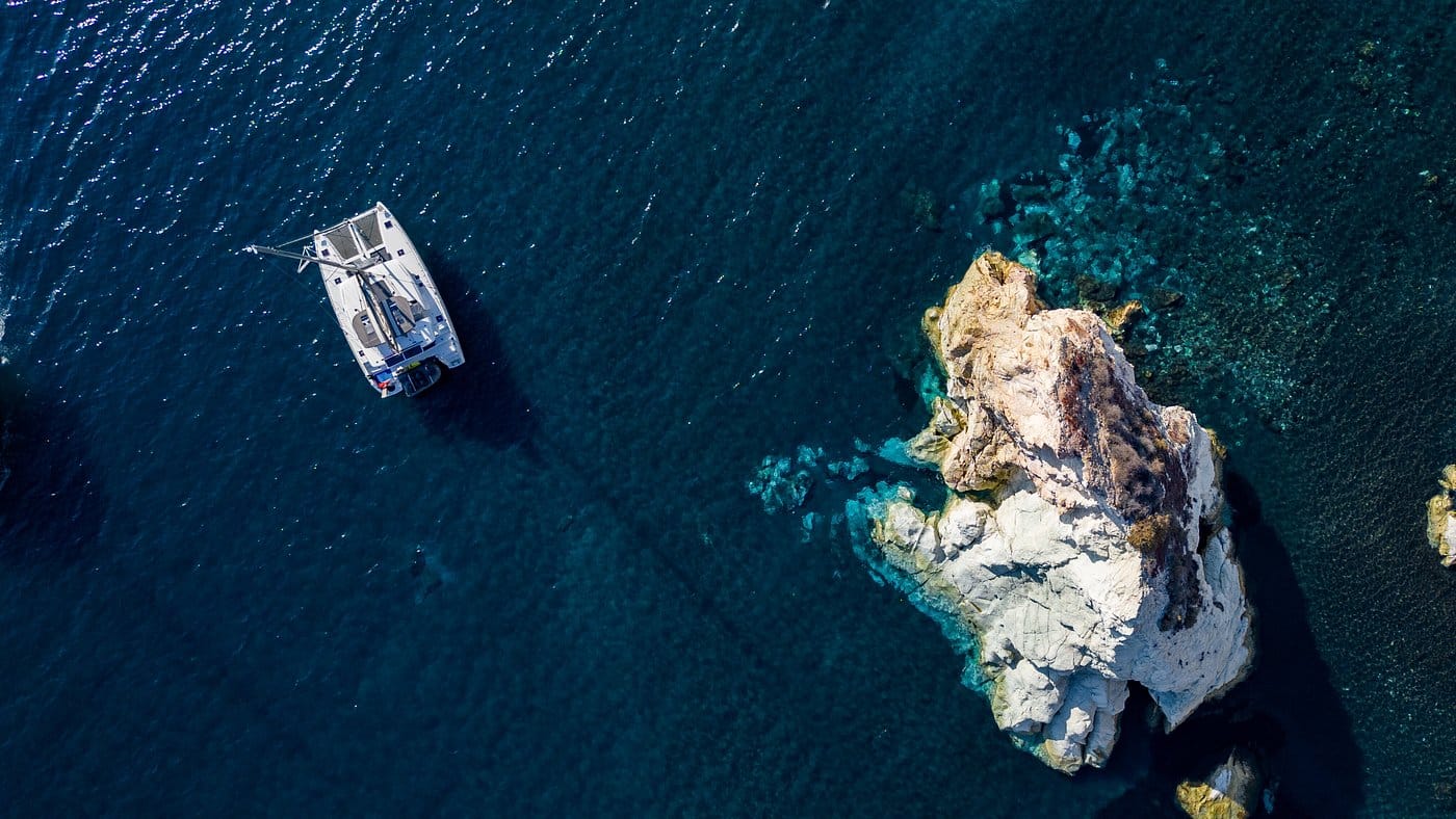 ame-boheme-experience-santorin-catamaran-vista-yachting-3